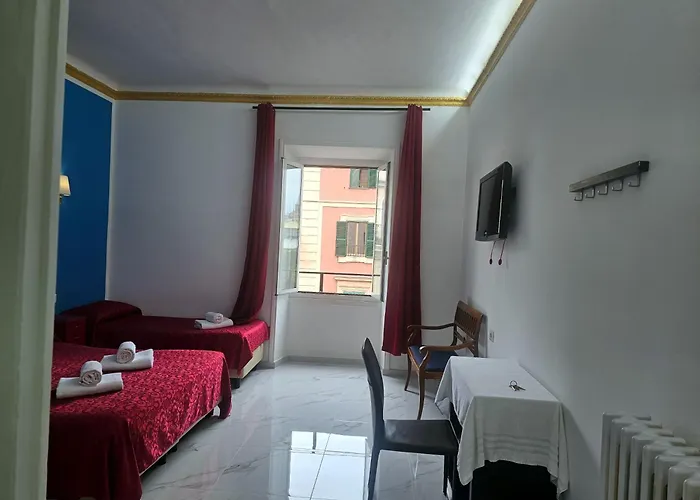 Relax On 247 Hostel *